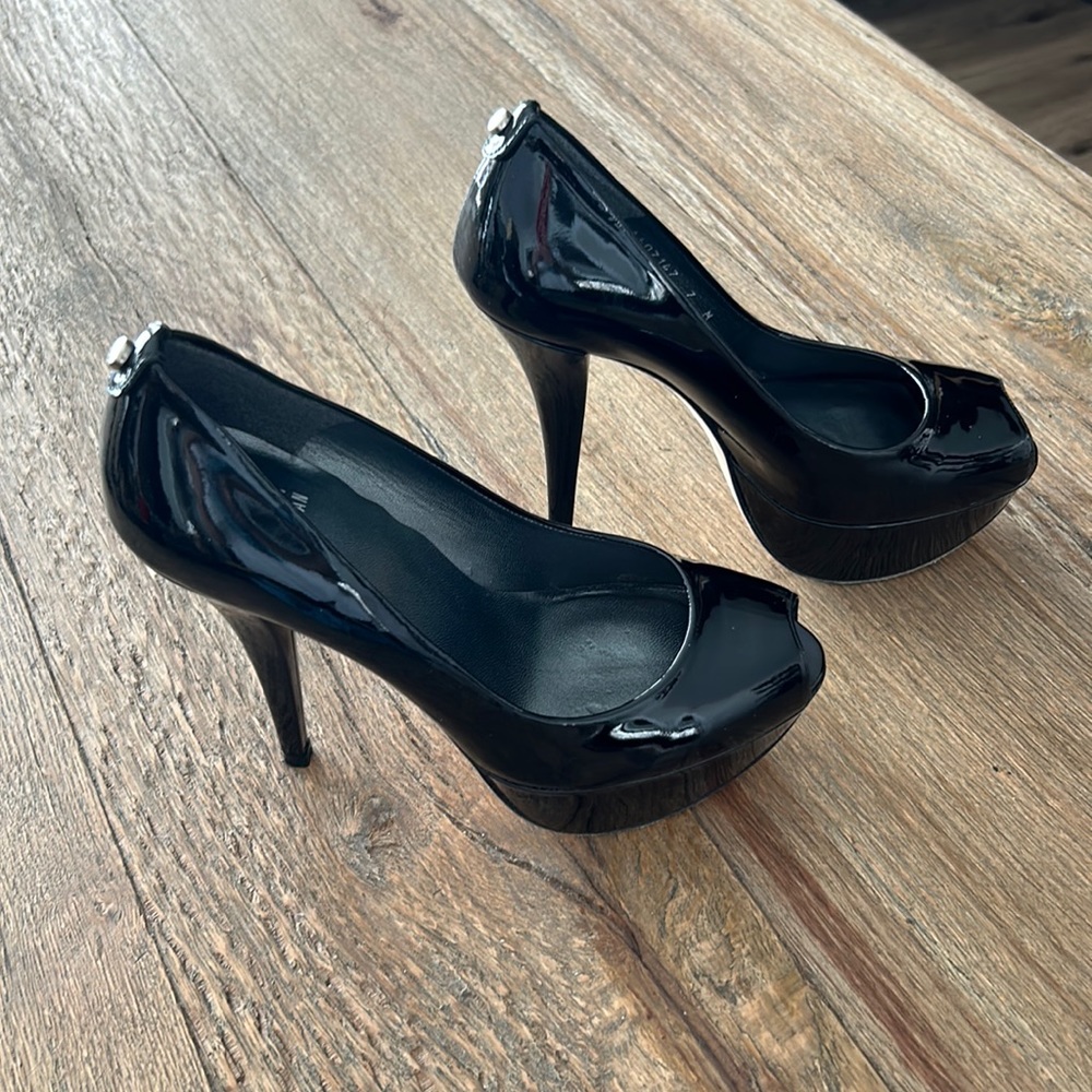 Stuart Weizmann Patent leather open toe Platform Pump